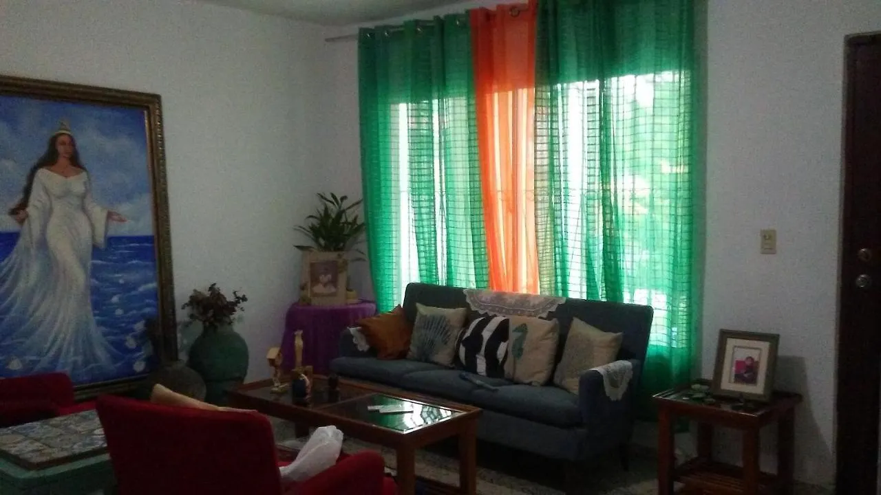 Habitacion Amueblada サントドミンゴ ホームステイ